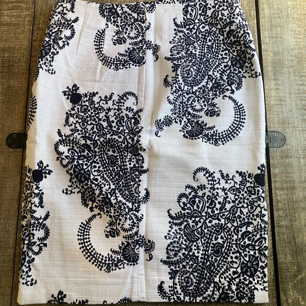Black & White Printed Pencil Skirt - Picture 2 of 5